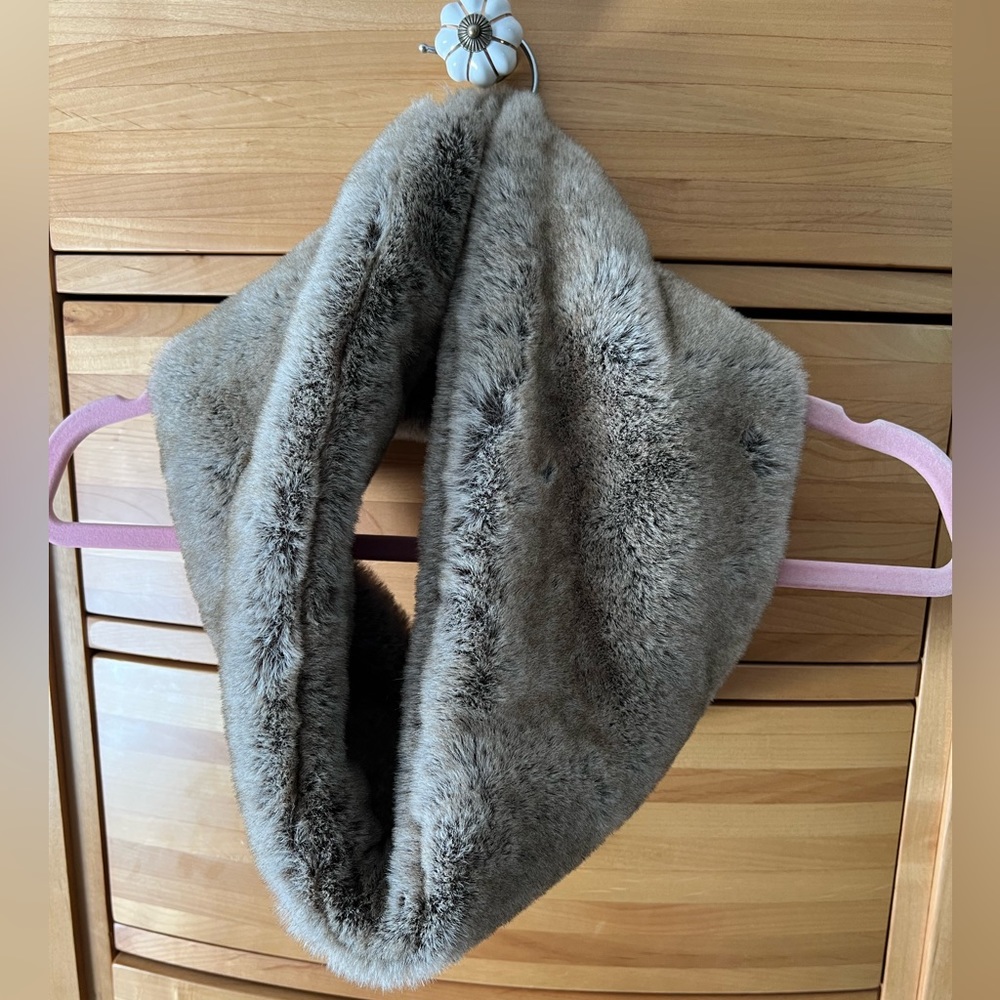 Aspen Faux Fur Continuous Circle Women’s Neck Warmer